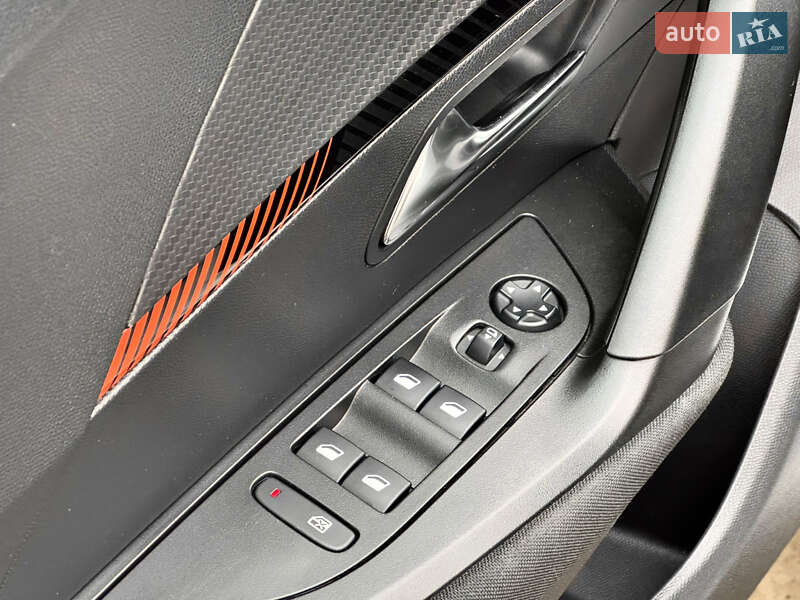 Внедорожник / Кроссовер Peugeot 2008 2021 в Киеве