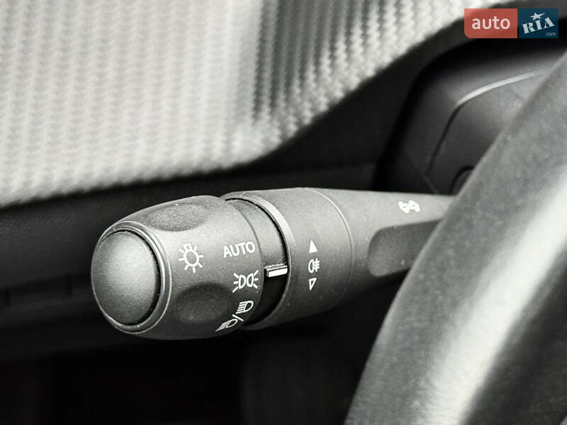 Внедорожник / Кроссовер Peugeot 2008 2021 в Киеве