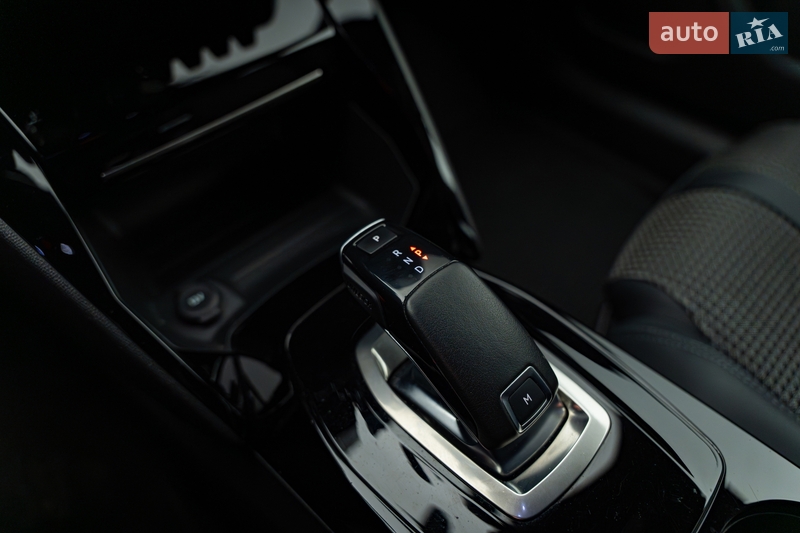 Внедорожник / Кроссовер Peugeot 2008 2020 в Киеве