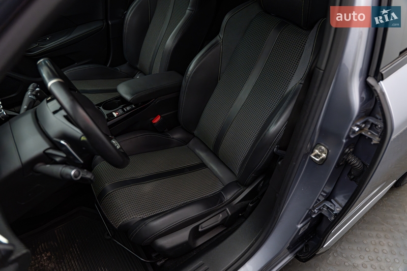 Внедорожник / Кроссовер Peugeot 2008 2020 в Киеве