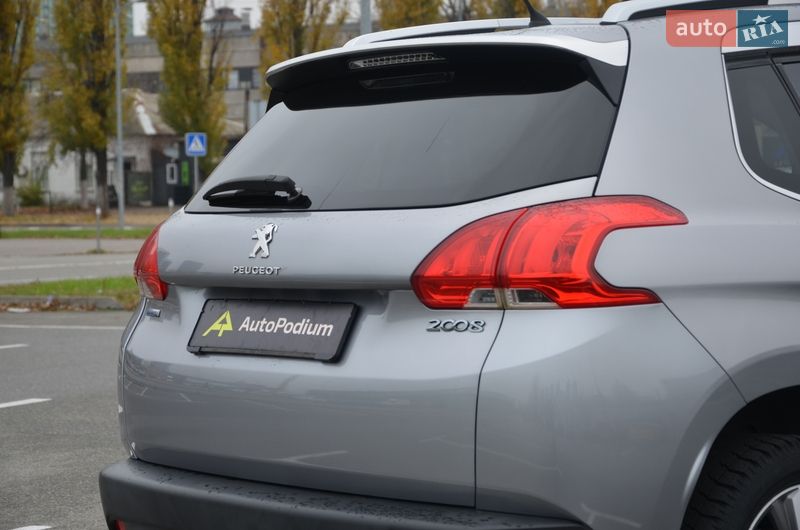 Внедорожник / Кроссовер Peugeot 2008 2016 в Киеве
