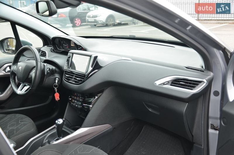 Внедорожник / Кроссовер Peugeot 2008 2016 в Киеве