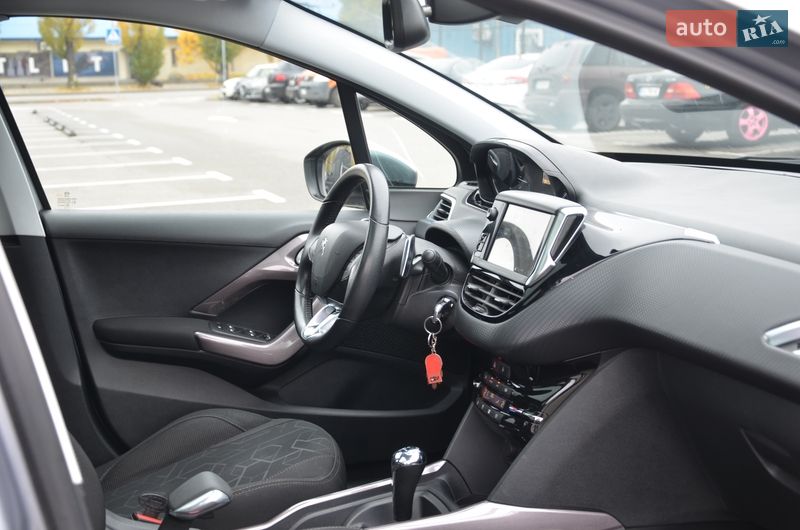 Внедорожник / Кроссовер Peugeot 2008 2016 в Киеве