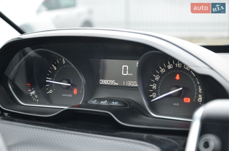 Внедорожник / Кроссовер Peugeot 2008 2016 в Киеве