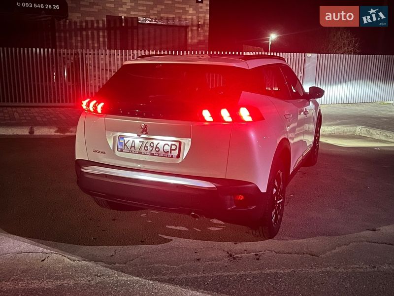 Внедорожник / Кроссовер Peugeot 2008 2020 в Киеве