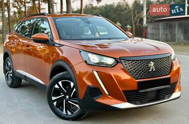 Внедорожник / Кроссовер Peugeot 2008 2019 в Новояворовске