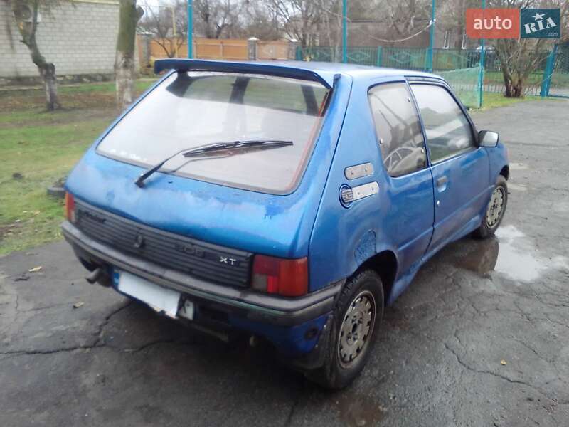 Хетчбек Peugeot 205 1985 в Покровському