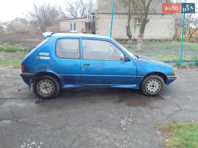 Хетчбек Peugeot 205 1985 в Покровському