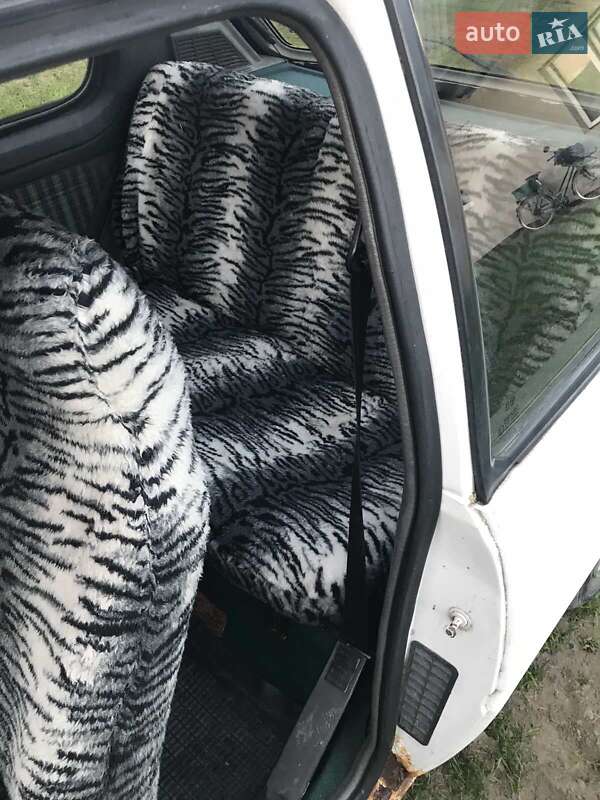 Хетчбек Peugeot 205 1988 в Яворові