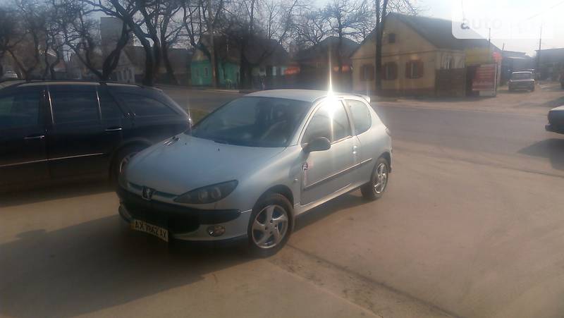 Peugeot 206 Hatchback (3d) 2000 года