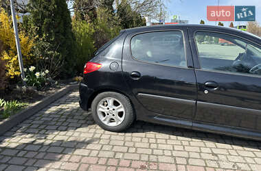 Хэтчбек Peugeot 206 plus 2011 в 