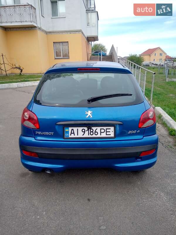 Хэтчбек Peugeot 206 plus 2009 в Киеве