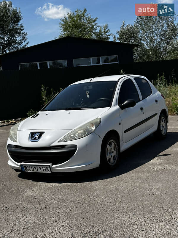 Хетчбек Peugeot 206+ 2010 в 
