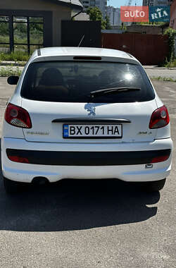 Хетчбек Peugeot 206+ 2010 в 