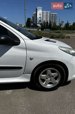 Хетчбек Peugeot 206+ 2010 в 