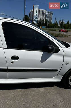 Хетчбек Peugeot 206+ 2010 в 