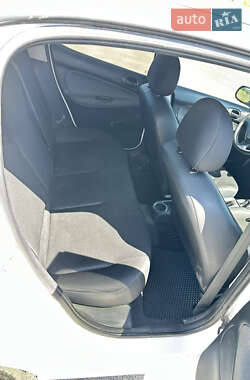 Хетчбек Peugeot 206+ 2010 в 