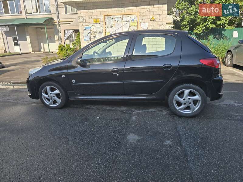 Хетчбек Peugeot 206+ 2012 в Києві фото 3 Хетчбек Peugeot 206+ 2012 в Києві