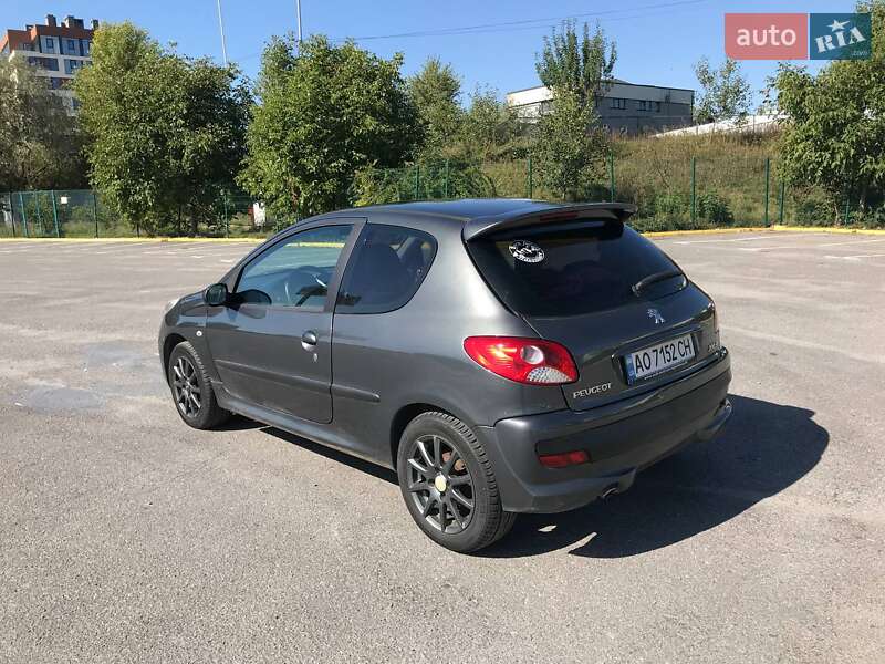 Хетчбек Peugeot 206+ 2012 в Ужгороді