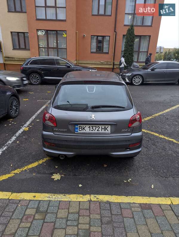 Хетчбек Peugeot 206+ 2010 в Рівному