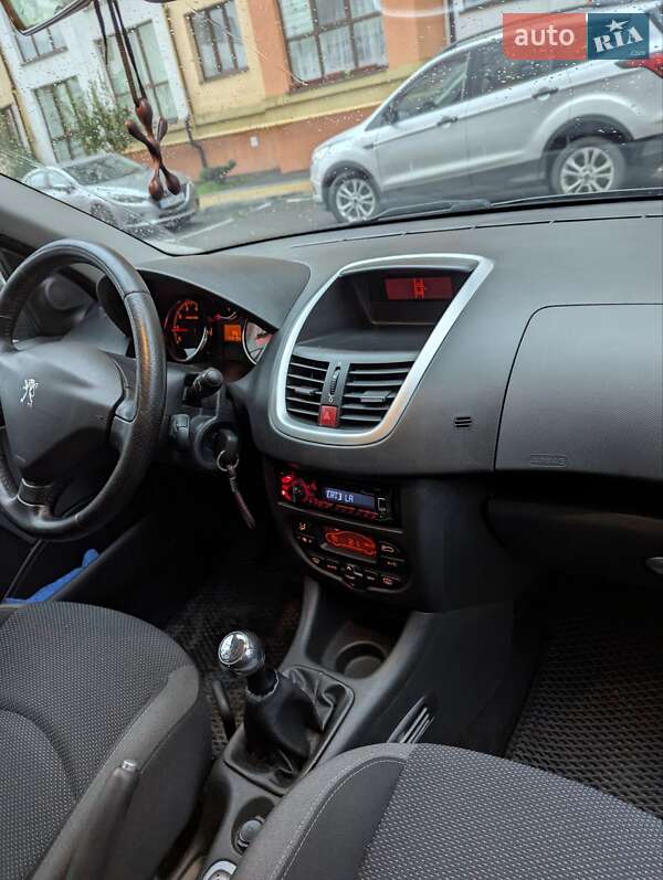 Хетчбек Peugeot 206+ 2010 в Рівному