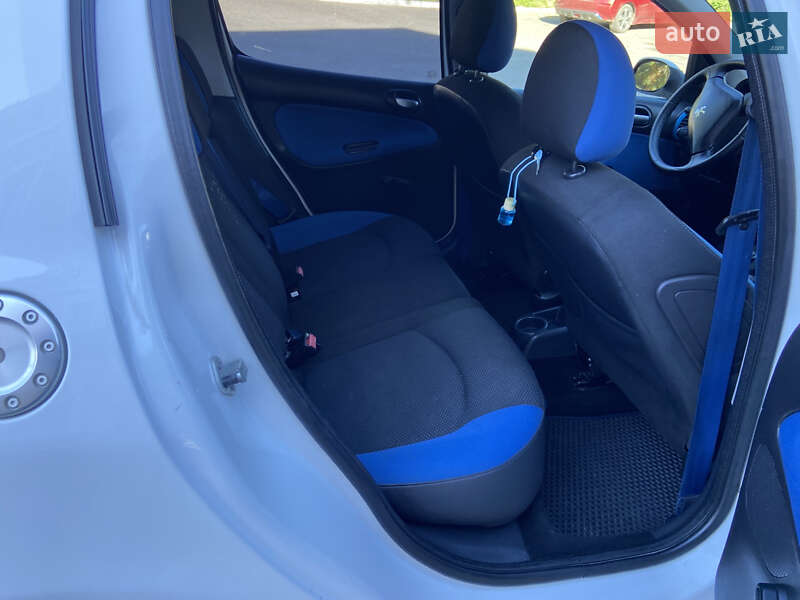 Хетчбек Peugeot 206+ 2010 в Львові