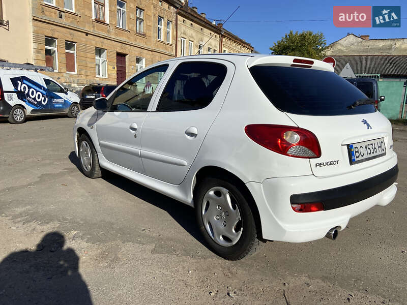 Хетчбек Peugeot 206+ 2010 в Львові