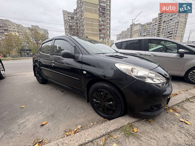 Peugeot 206+ 2011 Peugeot 206+ 2011