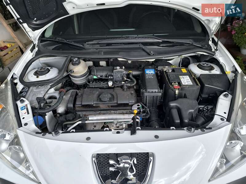 Хэтчбек Peugeot 206 plus 2010 в Дубно