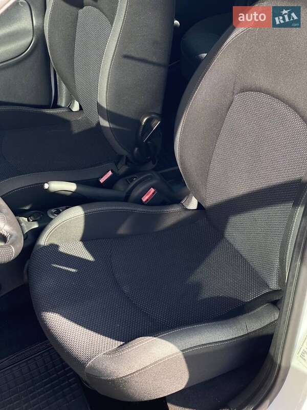 Хэтчбек Peugeot 206 plus 2009 в Киеве