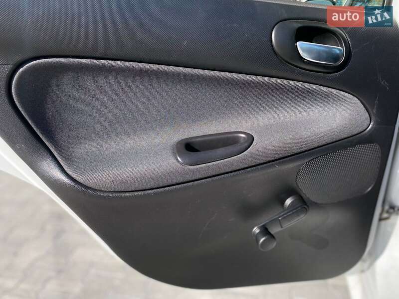 Хэтчбек Peugeot 206 plus 2009 в Киеве