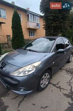 Хетчбек Peugeot 206+ 2012 в Долині