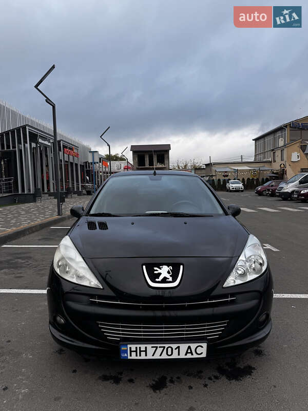 Хэтчбек Peugeot 206 plus 2009 в Подольске