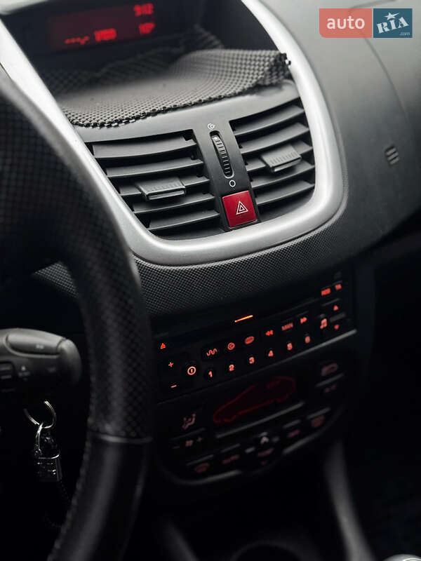 Хэтчбек Peugeot 206 plus 2009 в Подольске