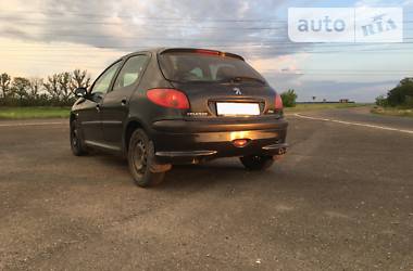 Хэтчбек Peugeot 206 2004 в Покровске