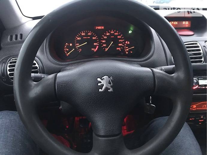 Хетчбек Peugeot 206 2000 в Мукачевому