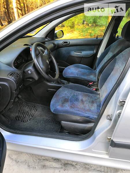 Хетчбек Peugeot 206 2000 в Києві