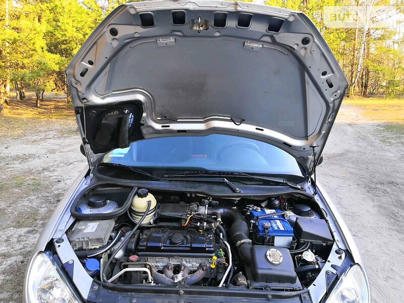 Хетчбек Peugeot 206 2000 в Києві