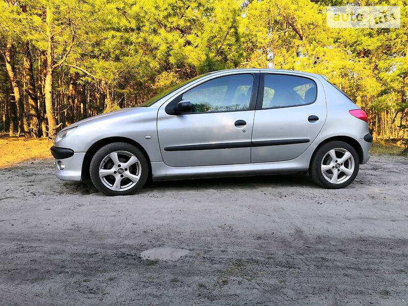 Хетчбек Peugeot 206 2000 в Києві