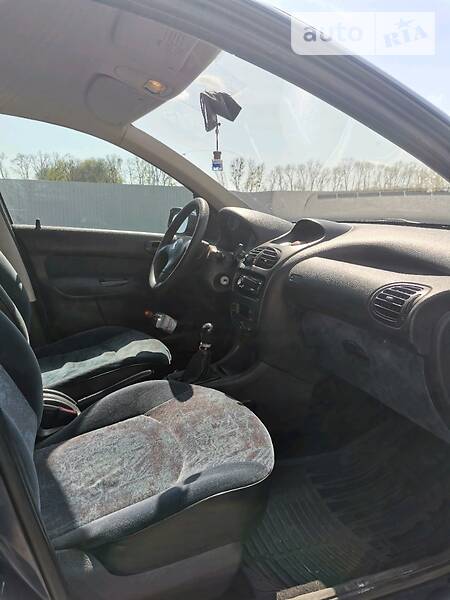 Хетчбек Peugeot 206 2001 в Києві