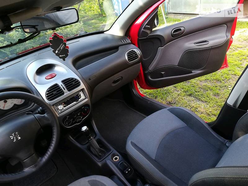 Хетчбек Peugeot 206 2008 в Мукачевому