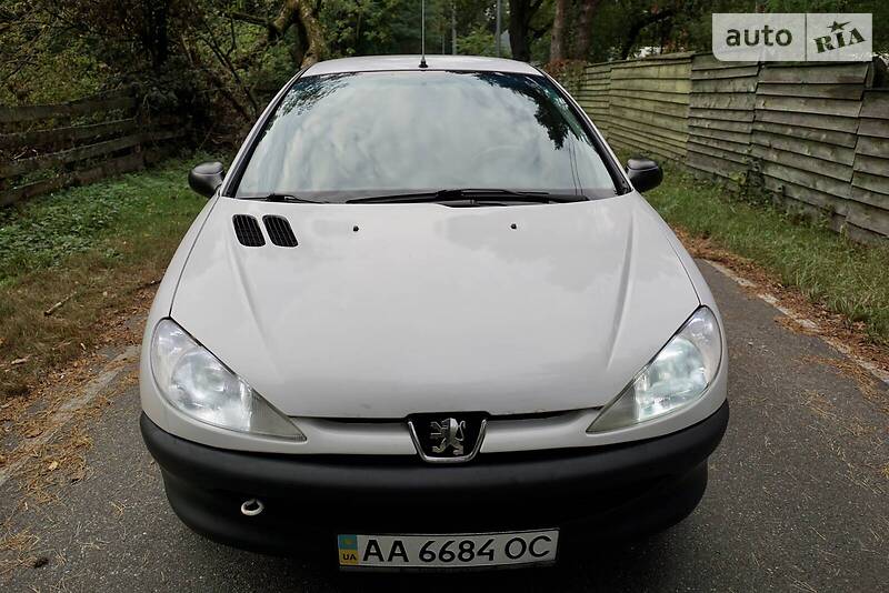 Хэтчбек Peugeot 206 2002 в Киеве