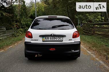 Хэтчбек Peugeot 206 2002 в Киеве