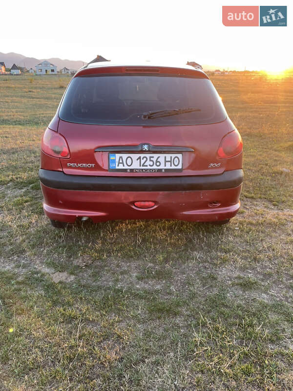 Хетчбек Peugeot 206 2005 в Тячеві