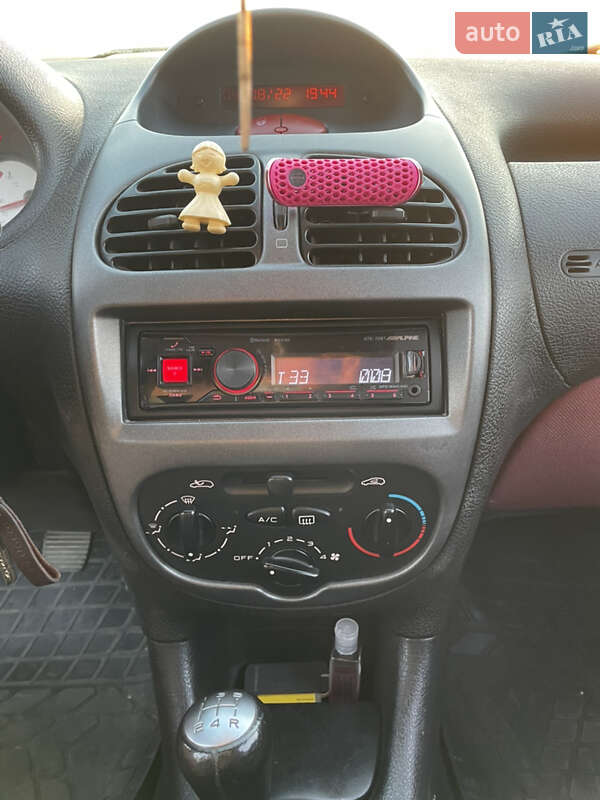 Хетчбек Peugeot 206 2005 в Тячеві