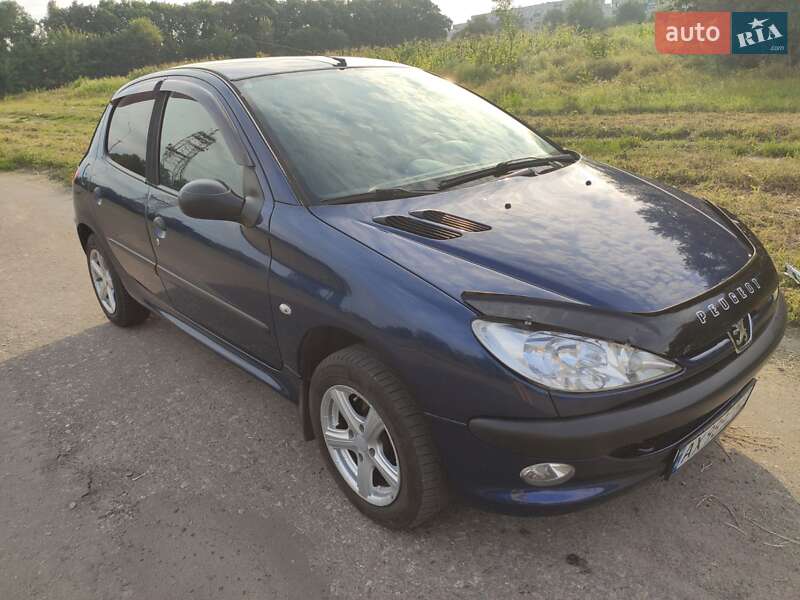 Хетчбек Peugeot 206 2007 в Краснограді