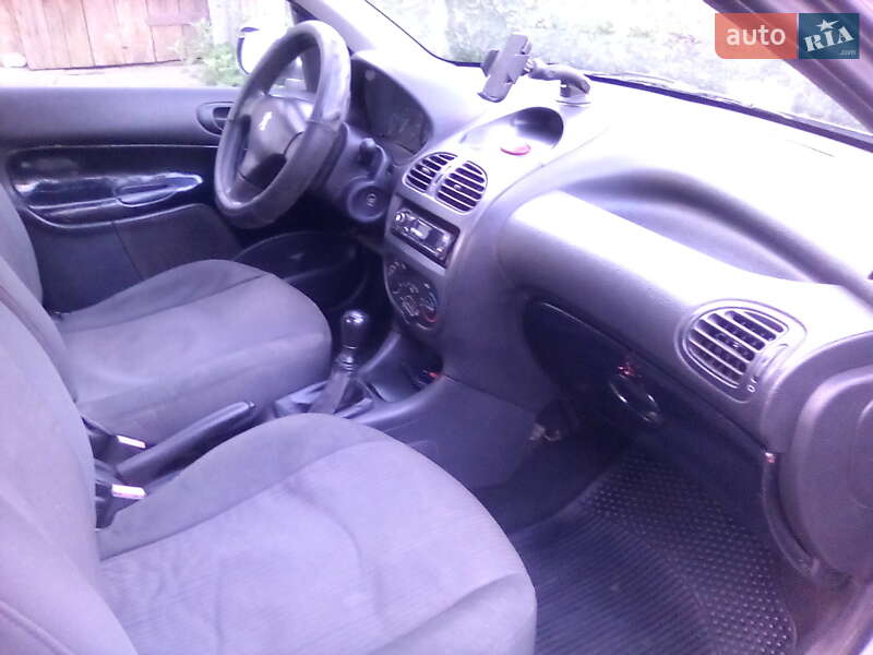 Хэтчбек Peugeot 206 2005 в Благовещенском фото 7 Хэтчбек Peugeot 206 2005 в Благовещенском