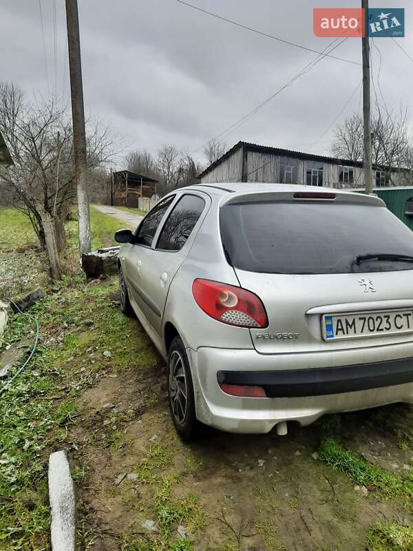 Хэтчбек Peugeot 206 2010 в Звягеле фото 4 Хэтчбек Peugeot 206 2010 в Звягеле