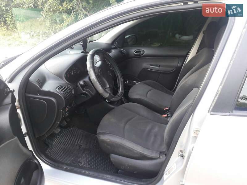 Хэтчбек Peugeot 206 2008 в Погребище