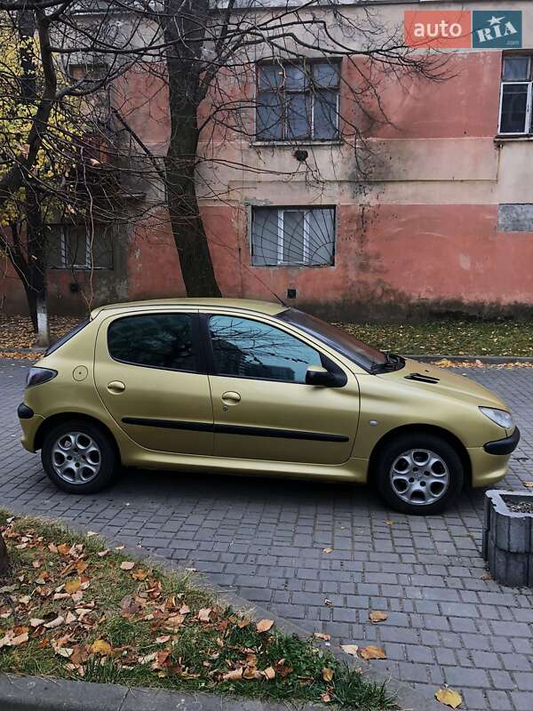 Хетчбек Peugeot 206 2002 в Івано-Франківську